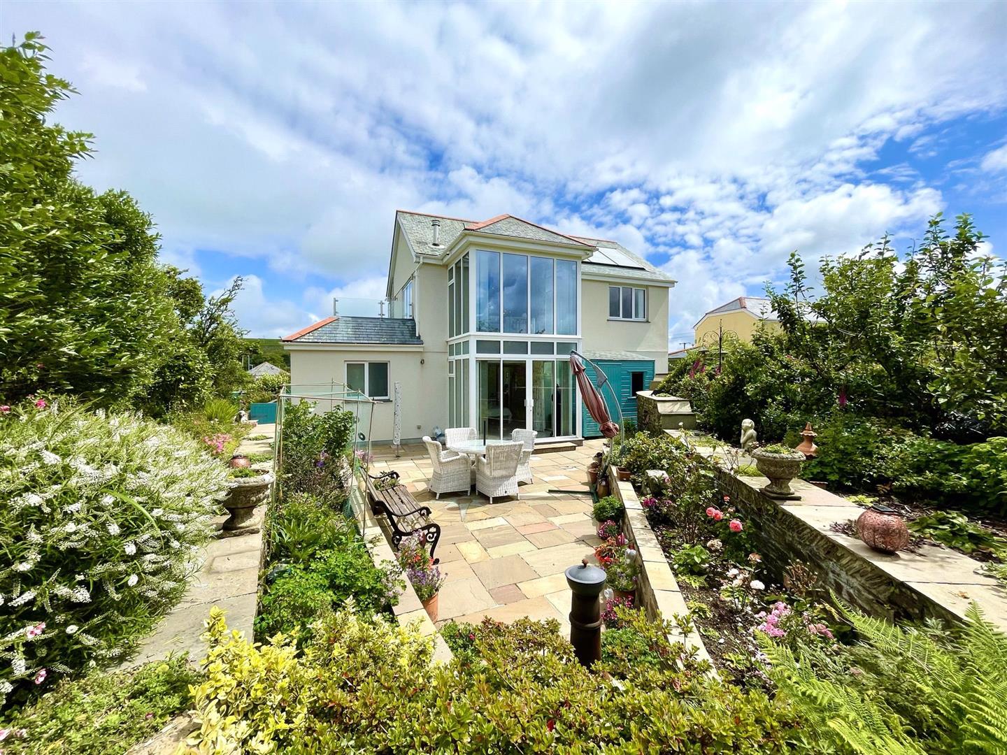 3 bed property in Tram Cross Lane, Redruth
